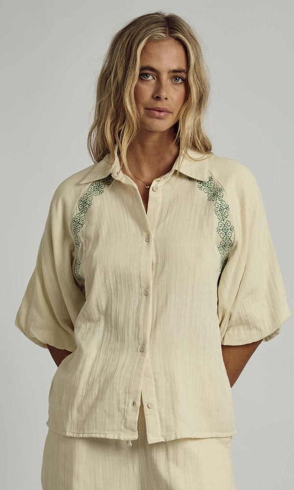 CAMRYN DOUBLE GAUZE EMBROIDED RAGLAN BLOUSE