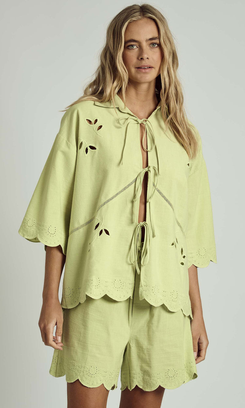 FALLON SCALLOP EDGE TIE DETAIL BLOUSE IN SAGE GREEN